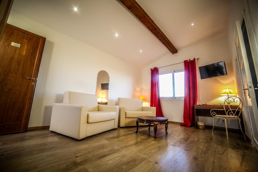 Castellu Rossu Hotel Лучиана Екстериор снимка